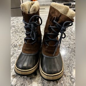 Sorel women’s brown winter boots - size 8